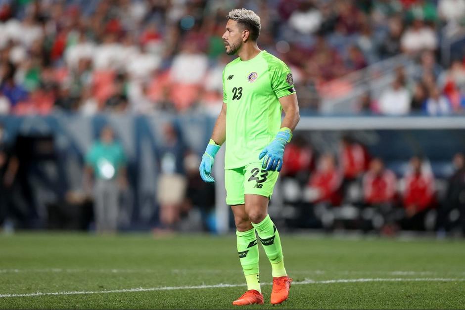 Leonel Moreira había logrado detener un penal de Honduras, pero un extraño movimiento la llevó al fondo de su portería. (Foto: AFP)