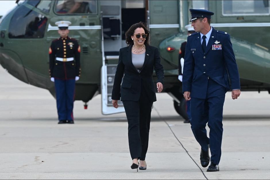 El avi&oacute;n de Kamala Harris se vio obligado a dar la vuelta por problemas t&eacute;cnicos. (Foto: AFP)