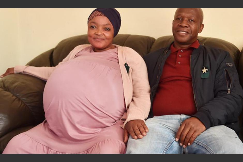 Mujer sudafricana dio a luz a diez beb&eacute;s, con lo que rompe r&eacute;cord Guinness. (Foto: Twitter/PretoriaNews)