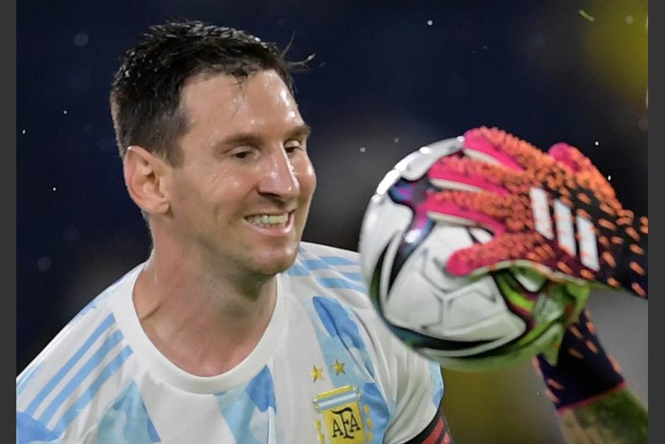 Lionel Messi tuvo el tercero, pero David Ospina le evit&oacute; el grito de gol. (Foto: AFP)