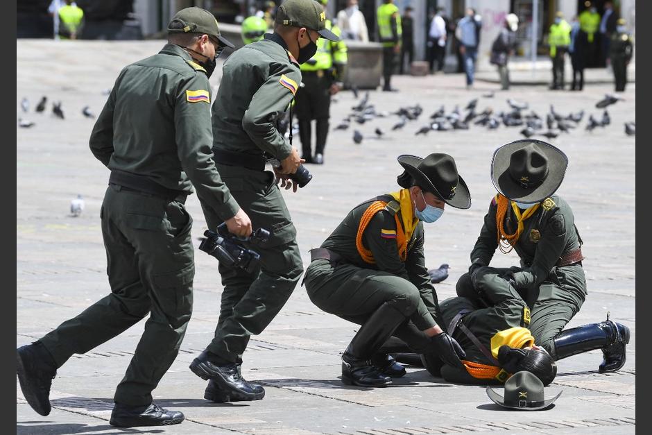 Enfrentamiento violento entre polic&iacute;as y manifestantes en Colombia previo a encuentro deportivo. (Foto: AFP)