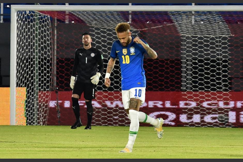Neymar logró el primer gol de Brasil&nbsp; en su visita a Paraguay. (Foto: AFP)