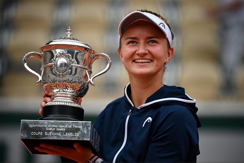 Krejcikova se convirtió en la primera tenista de su país en coronarse en Roland Garros en los últimos 40 años, sucediendo a Hana Mandlikova, campeona en 1981. (Foto: AFP)