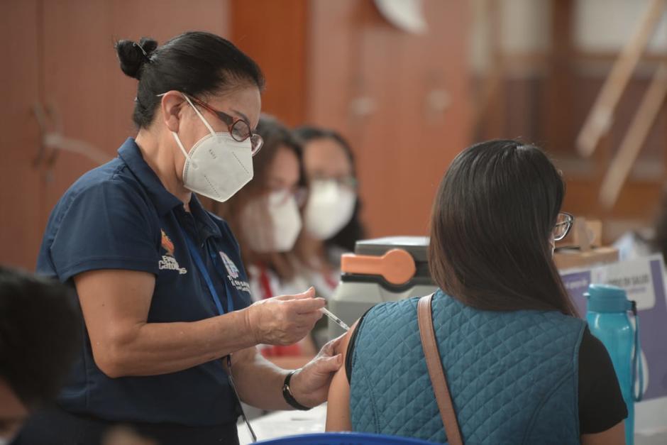El Ministerio de Salud actualiz&oacute; el Tablero Covid-19 y en este se observa que m&aacute;s de 600 mil personas han recibido la primera dosis contra el Covid-19. (Foto: Archivo/Soy502)