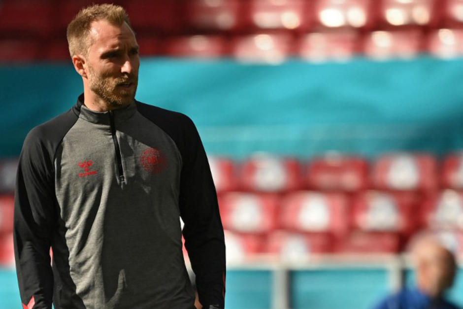 Un médico danés reveló que Christian Eriksen estuvo muerto un momento y tuvo que ser revivido con un desfribilador. El relato es escalofriante. (Foto: AFP)