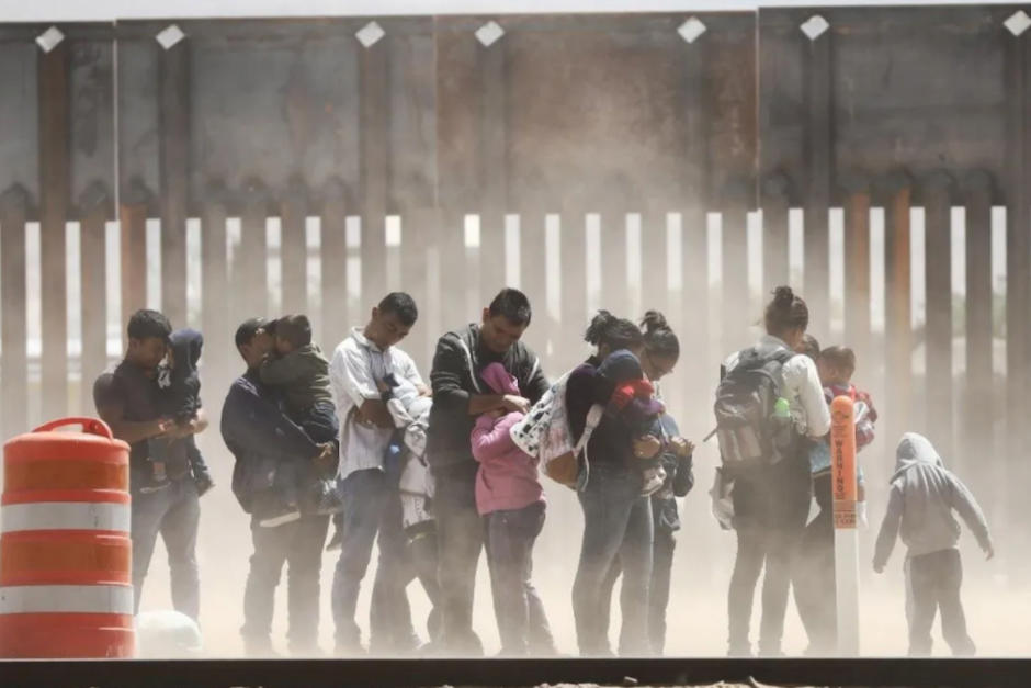 Una ola de calor amenaza a los migrantes que intenten cruzar la frontera. (Foto: AFP)&nbsp;