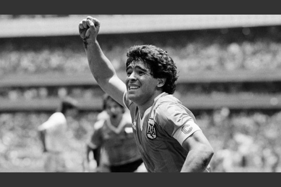 Esa noche la nueva camada de jugadores argentinos, liderados por el astro Lionel Messi, llevaron una foto del legendario excapitán en sus casacas, que se retiraron antes del inicio del cotejo.&nbsp;&nbsp;(Foto: El Clarin)&nbsp;