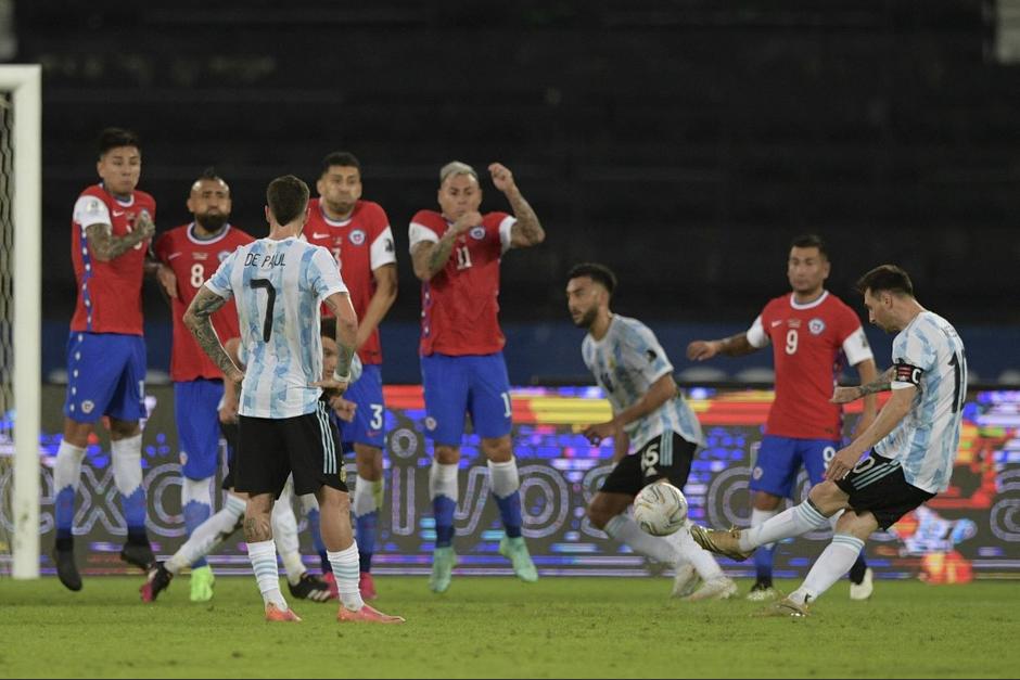Previo al gol de tiro libre, un comentarista argentino dudó de la capacidad de Messi. (Foto: AFP)&nbsp;