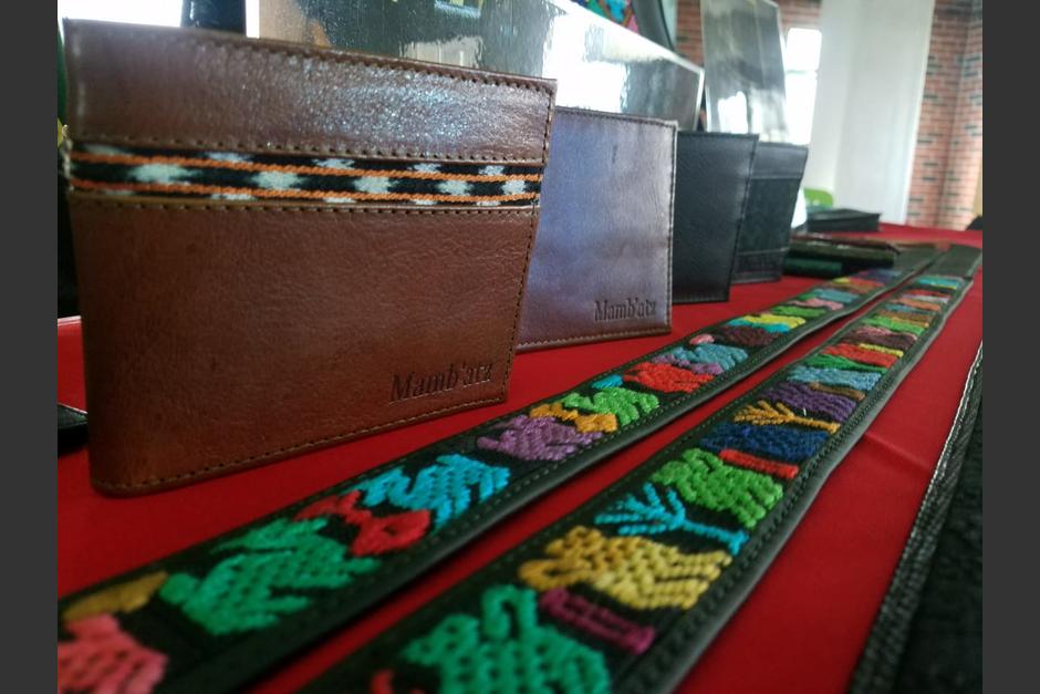 Una de las empresas que será beneficiada se dedica a la fabricación de productos de cuero con diseños de la cultura guatemalteca. (Foto: Jessica Gramajo/Soy502)
