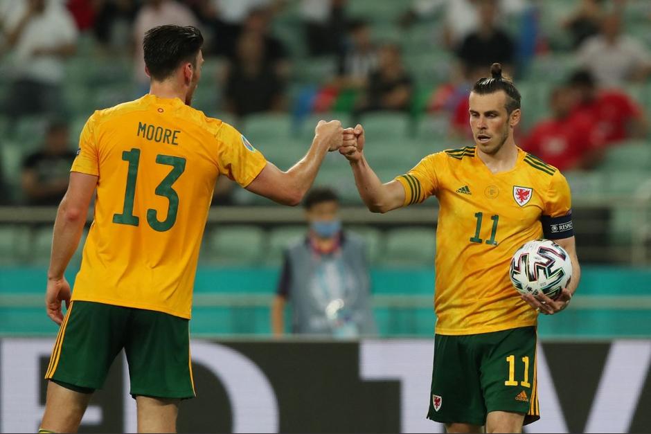 Gales se llev&oacute; una victoria importante en sus aspiraciones para clasificar a los octavos de final. (Foto: AFP)