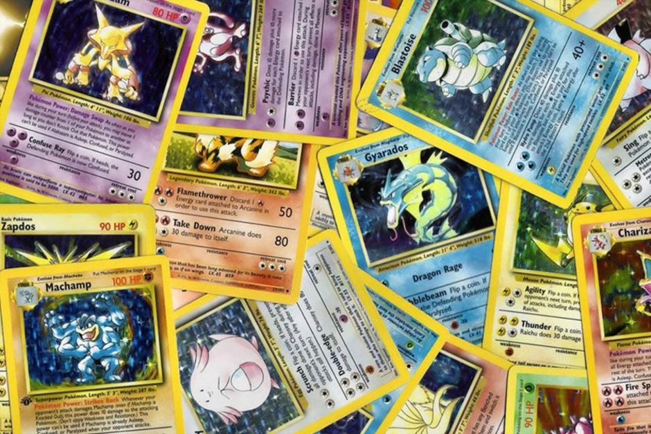 "Dracaufeu, la carta emblemática del juego Pokémon", que estaba estimada entre 2.500 y 3.000 euros, encontró un comprador que pagó 11,904 euros. (Foto: Latercera)