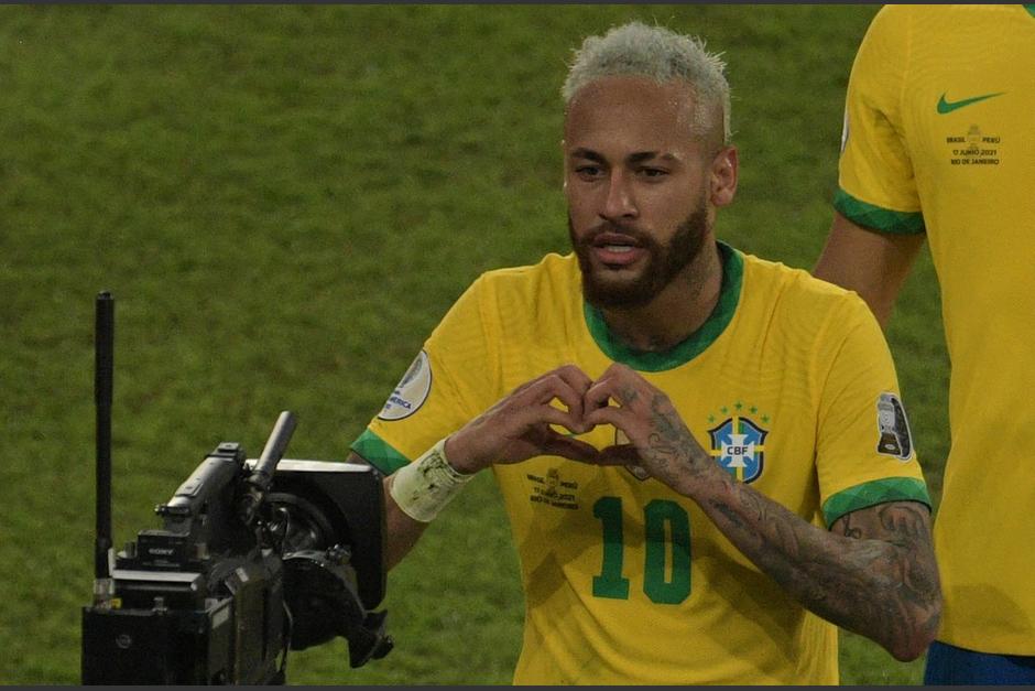 Neymar no pudo contener su emoción al recordar las dificultades para volver a plenitud con la selección. (Foto: AFP)