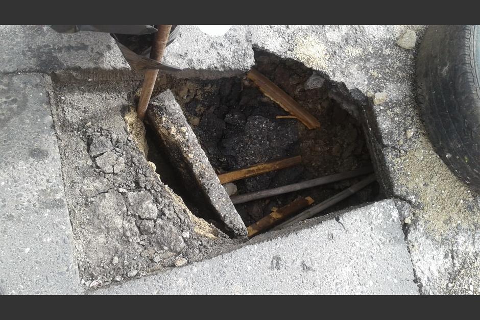 El agujero est&aacute; ubicado a pocos metros del Anillo Perif&eacute;rico. (Foto: Soy502)