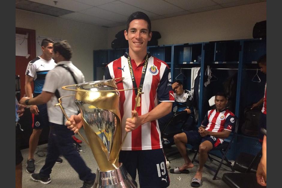 Bueno ha anotado nueve goles en los &uacute;ltimos cinco a&ntilde;os. (Foto: @chivas/Twitter)