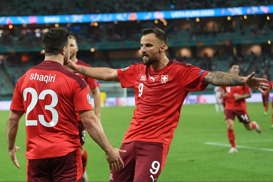 Suiza logr&oacute; su primera victoria del torneo y esperar&aacute; saber si podr&aacute; clasificar como mejor tercero. (Foto: AFP)