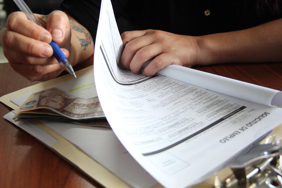 Varias personas han denunciado la venta de plazas de instituciones del Gobierno y ahora investigan a funcionarios. (Foto: Fredy Hern&aacute;ndez/Soy502)