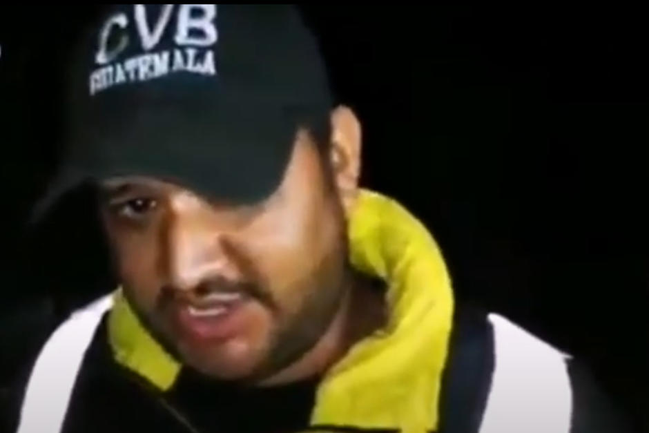 La PNC arrest&oacute; a un bombero en una escena del crimen que ya estaba acordonada. El incidente ocurri&oacute; en Santa Rosa. (Foto: Punto Rojo)