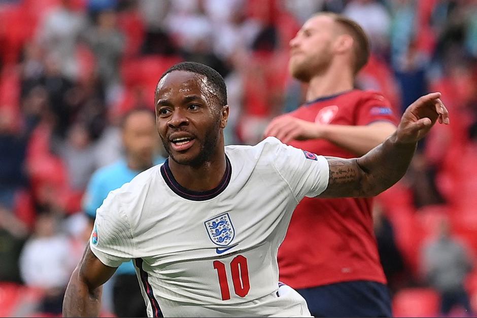 Raheem Sterling y el croata Ivan Perisic vieron puerta en sus partidos de este martes de la tercera fecha de la fase de grupos de la Eurocopa. (Foto: AFP)