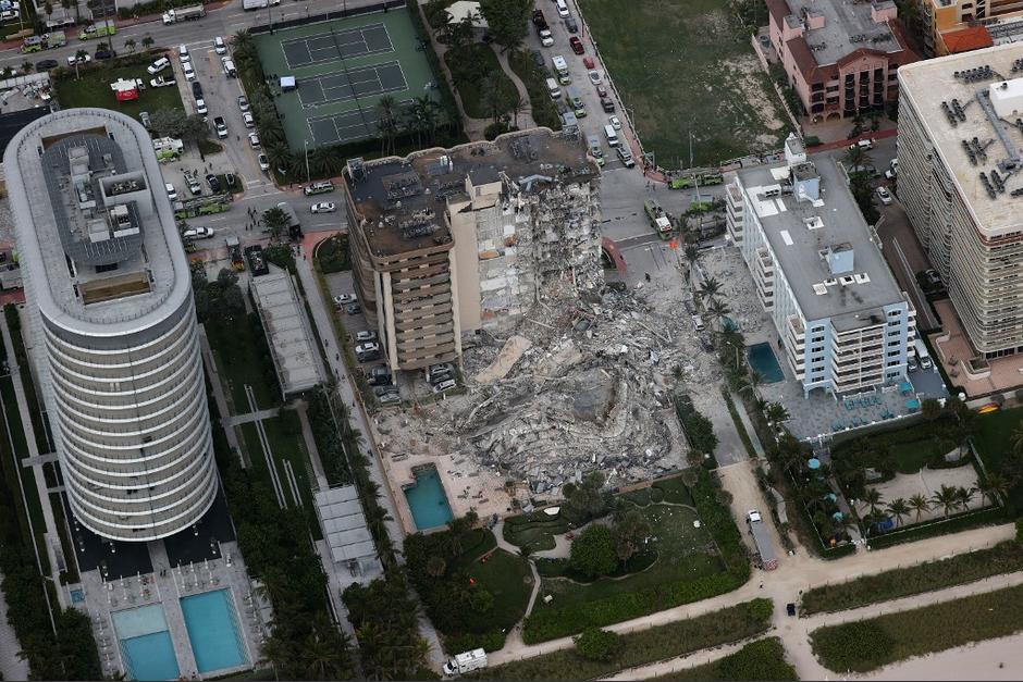 El edificio colapsado en Florida dej&oacute; decenas de personas desaparecidas. (Foto. AFP)