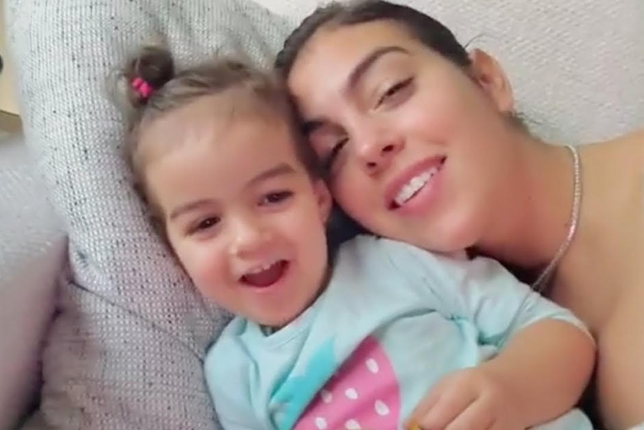 Alana interpreta la canci&oacute;n de Frozen. (Foto: Instagram)