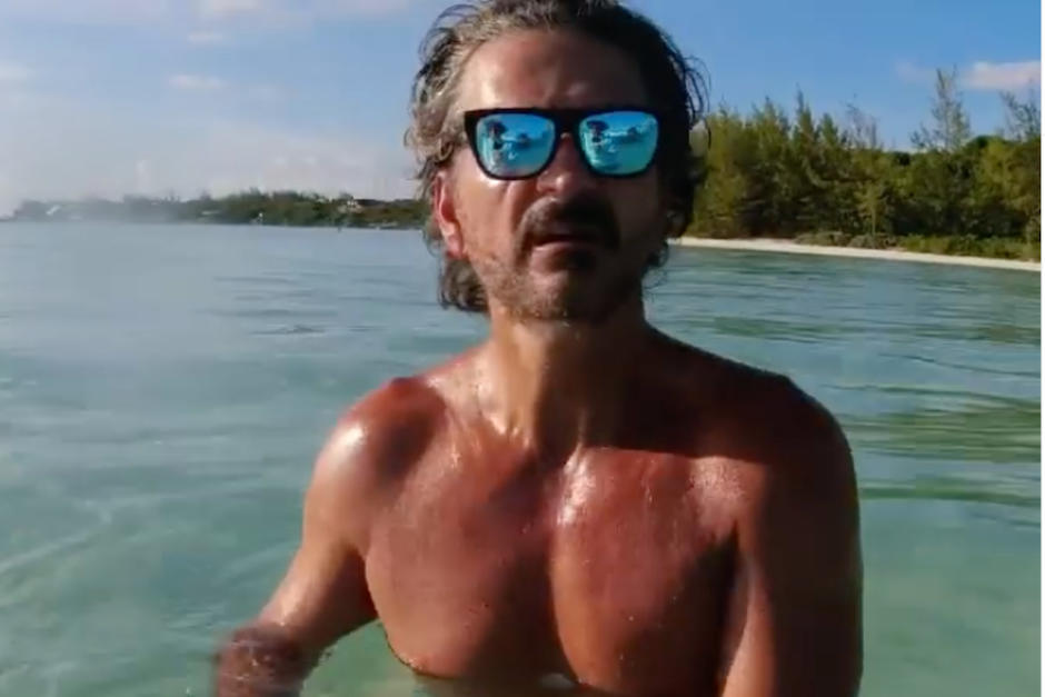 El cantautor guatemalteco envió un mensaje acerca del cuidado de la vida marítima. (Foto: Ricardo Arjona)