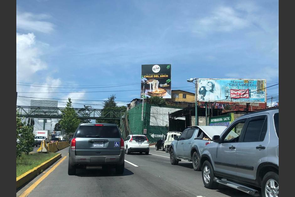 Cientos de capitalinos se conducen a la Ciudad Colonial. (Foto: Fredy Hernández/Soy502)&nbsp;