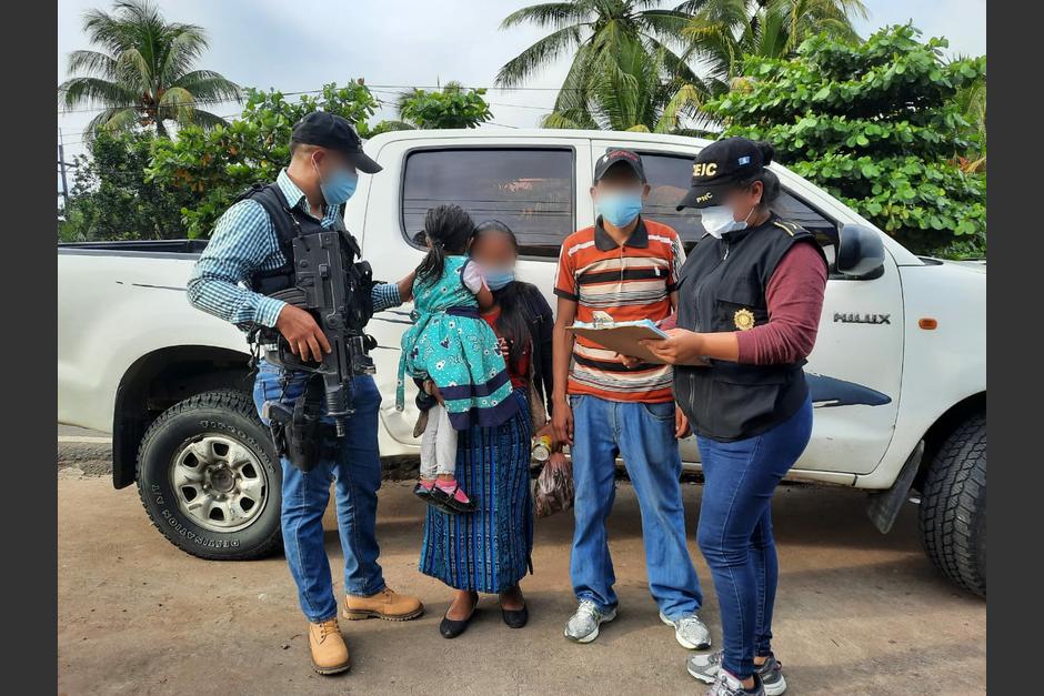 Los familiares ya se encuentran con la menor que fue raptada. (Foto: PNC)&nbsp;