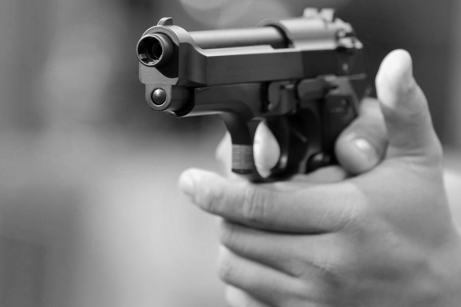 Un inspector de la Policía Nacional Civil y un presunto extorsionista murieron durante un enfrentamiento armado en Izabal. (Foto ilustrativa: Shutterstock)