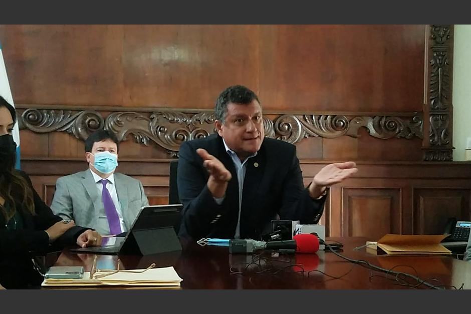 El vicepresidente Guillermo Castillo sostuvo una reuni&oacute;n con varios medios de comunicaci&oacute;n. (Foto: Jessica Gramajo/Soy502)