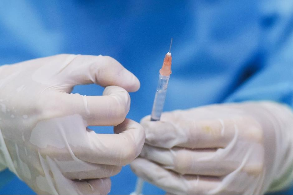 Guatemaltecos han escrito su experiencia en la vacunación en Tapachula. (Foto: AFP)