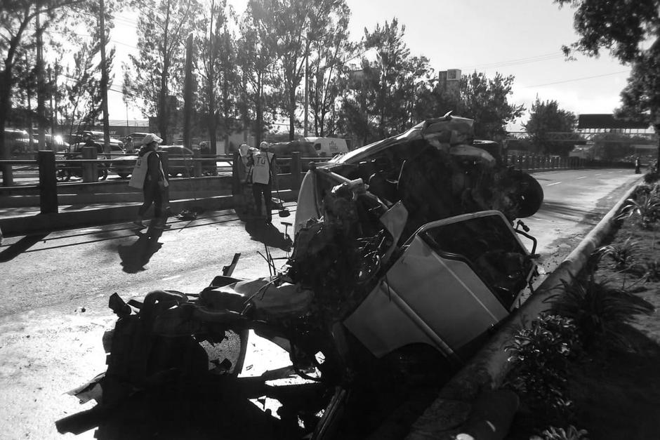 El accidente ocurrió durante la madrugada de este miércoles 3 de marzo. El microbús iba a trasladar personal de una fábrica. (Foto: Bomberos Voluntarios)