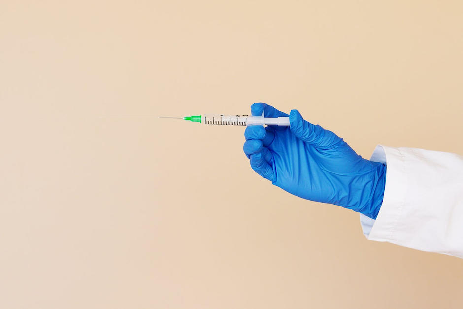 Existe un aproximado de 5 vacunas contra la covid-19. (Foto: Artem Podrez/Pexels)