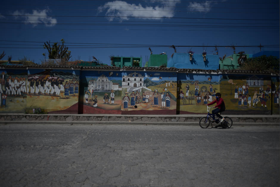San Juan Comalapa se caracteriza por sus artistas y sus pinturas. (Foto: Wilder López/Soy502)