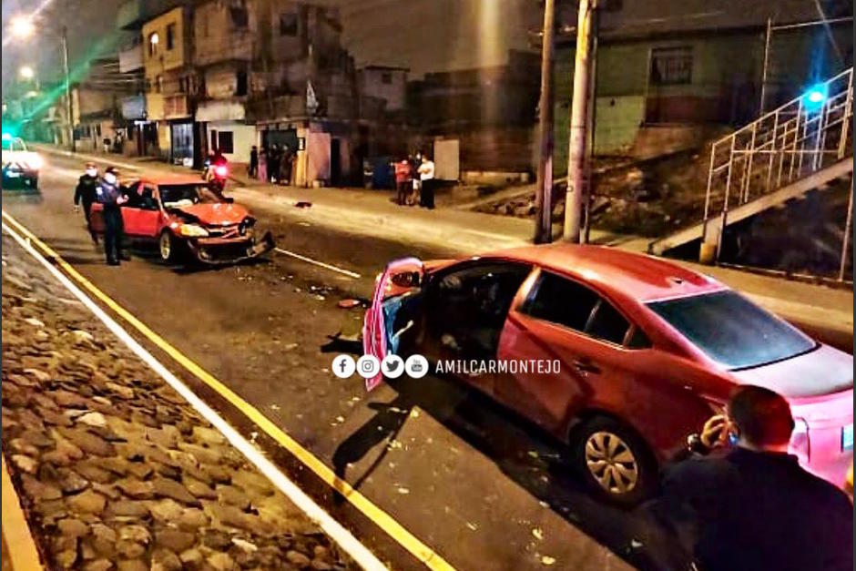 Uno de los conductores result&oacute; herido en el accidente. (Foto: Am&iacute;lcar Montejo/Twitter)