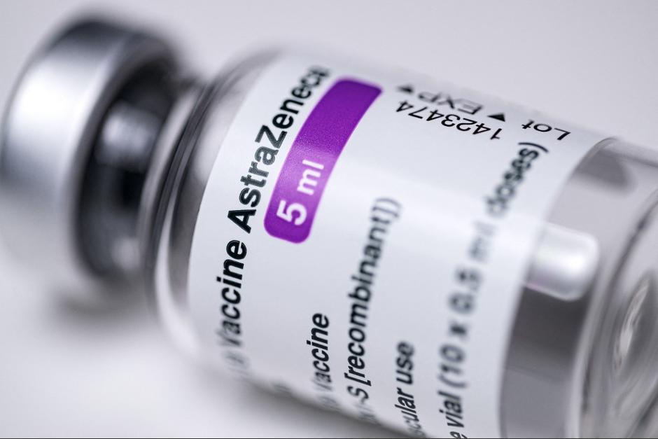 En total, 13 países europeos han suspendido temporalmente el uso de la vacuna de AstraZeneca. (Foto: AFP)