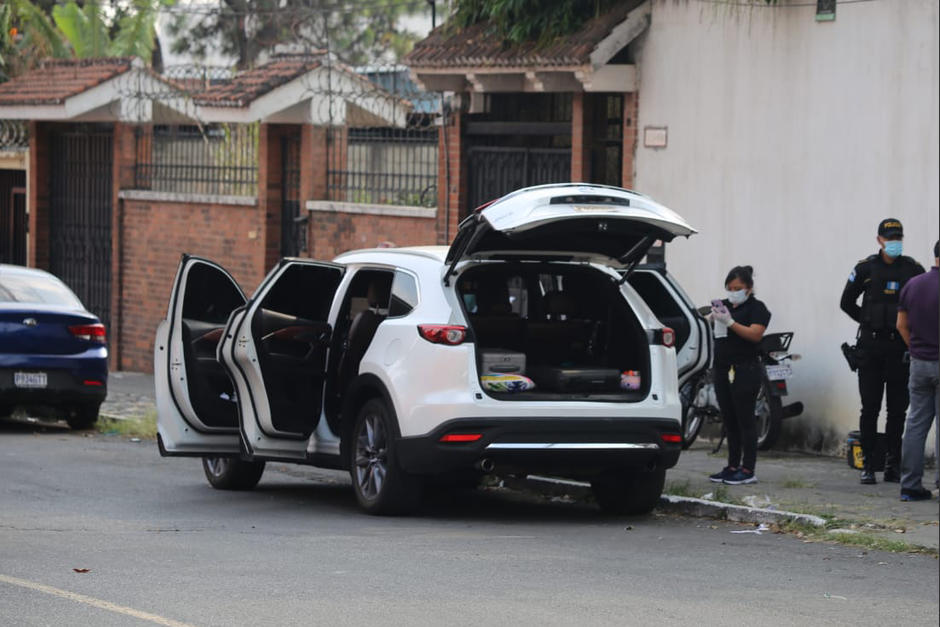 El veh&iacute;culo fue localizado durante la tarde de este martes 16 de marzo. Estaba abandonado y se desconoce el paradero de la familia del narrador deportivo. (Foto: PNC)