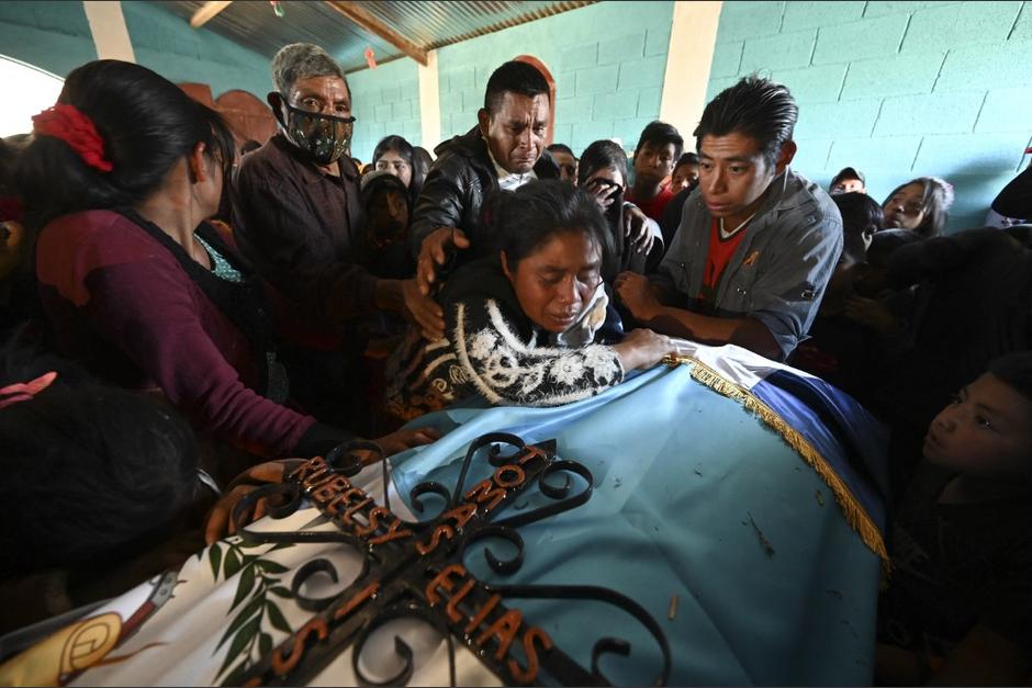 Los familiares de las v&iacute;ctimas de la masacre de Tamaulipas despidieron a sus seres queridos el domingo. (Foto: AFP)