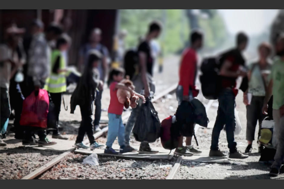 Decenas de familias migrantes, en su mayor&iacute;a j&oacute;venes madres con sus hijos, intentan ingresar a Estados Unidos. (Foto: Shutterstock)