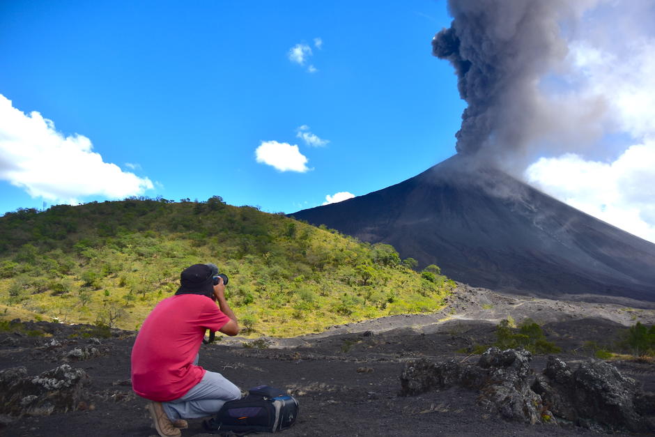 El ascenso al volc&aacute;n Pacaya est&aacute; restringido para evitar inconvenientes debido al lanzamiento ceniza, humo y lava. (Foto: Fredy Hern&aacute;ndez/Soy502)