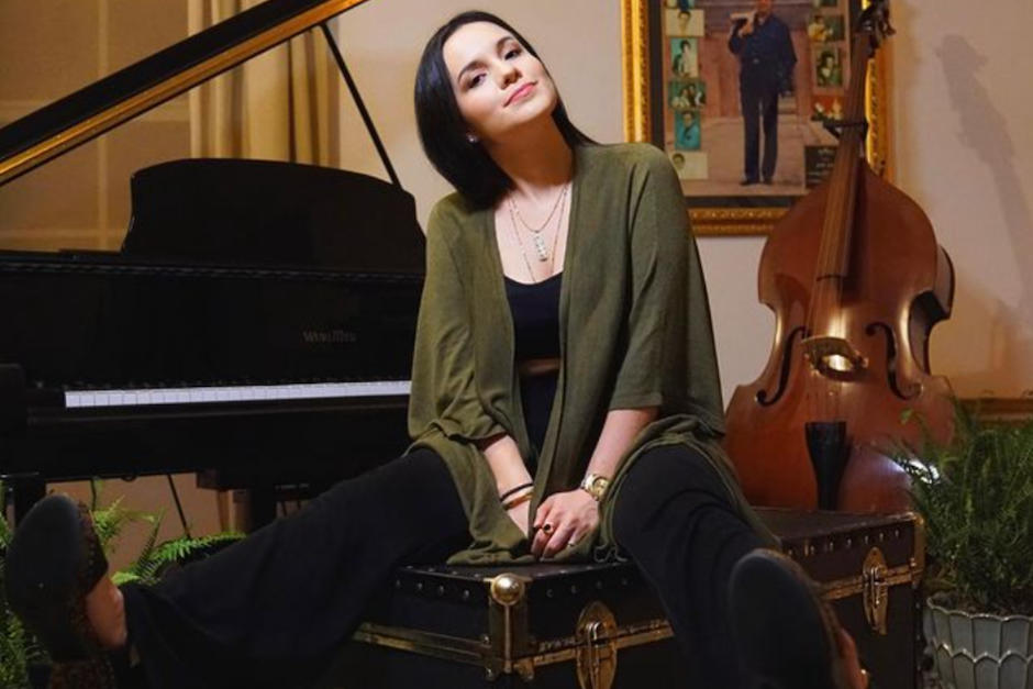 La hija menor del "Pr&iacute;ncipe de la canci&oacute;n" reapareci&oacute; e hizo fuertes confesiones. (Foto: Instagram)