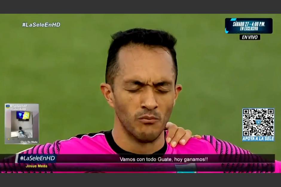 El guardameta guatemalteco interpret&oacute; con mucha euforia la letra del Himno Nacional. (Captura Video)