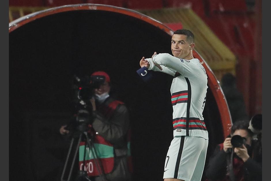 Cristiano Ronaldo explot&oacute; contra el refer&iacute; que no le valid&oacute; un gol para la victoria de Portugal. (Foto: AFP)