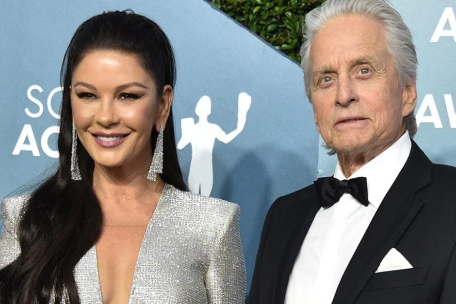 Michael Douglas y su esposa Catherine Zeta-Jones. (Fotos: hellomagazine.com)&nbsp;