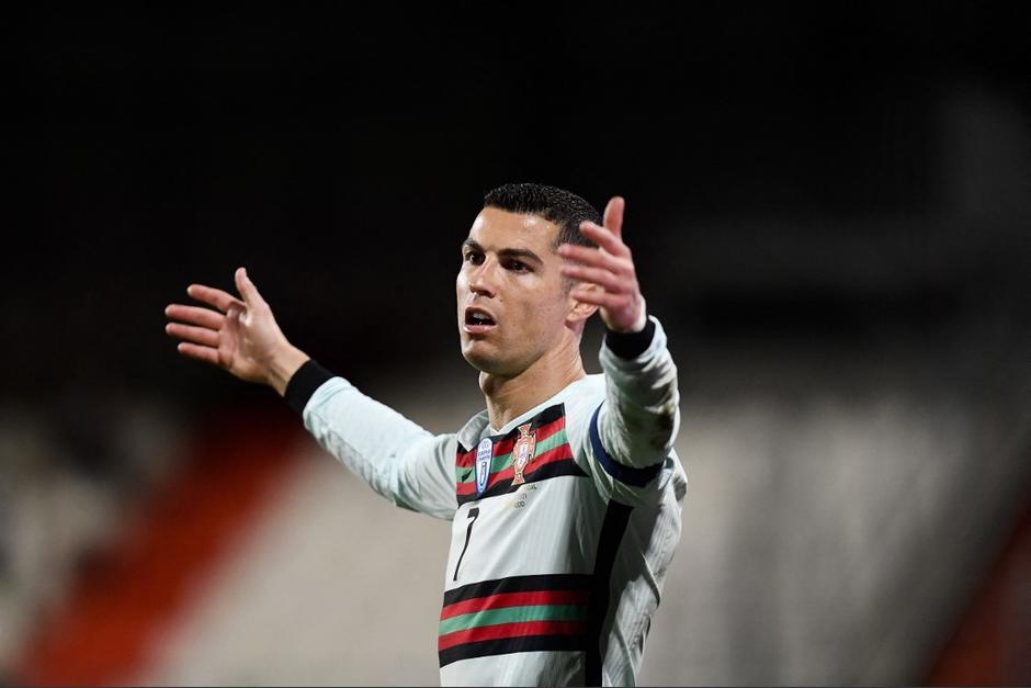 Cristiano Ronaldo fall&oacute; un gol en un mano a mano frente al portero de Luxemburgo. (Foto: AFP)