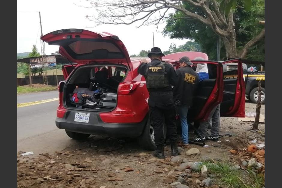 Las autoridades ubicaron un segundo carro con m&aacute;s dinero. (Foto: PNC)