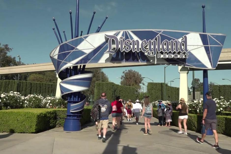 Fanáticos de Disneylandia reaccionaron con locura tras la reapertura del parque de diversiones. (Foto: El comercio)