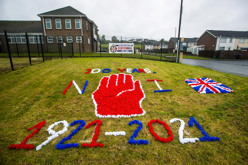 Esta es la decoración conmemorativa del centenario de Irlanda del Norte. (Foto: AP)&nbsp;