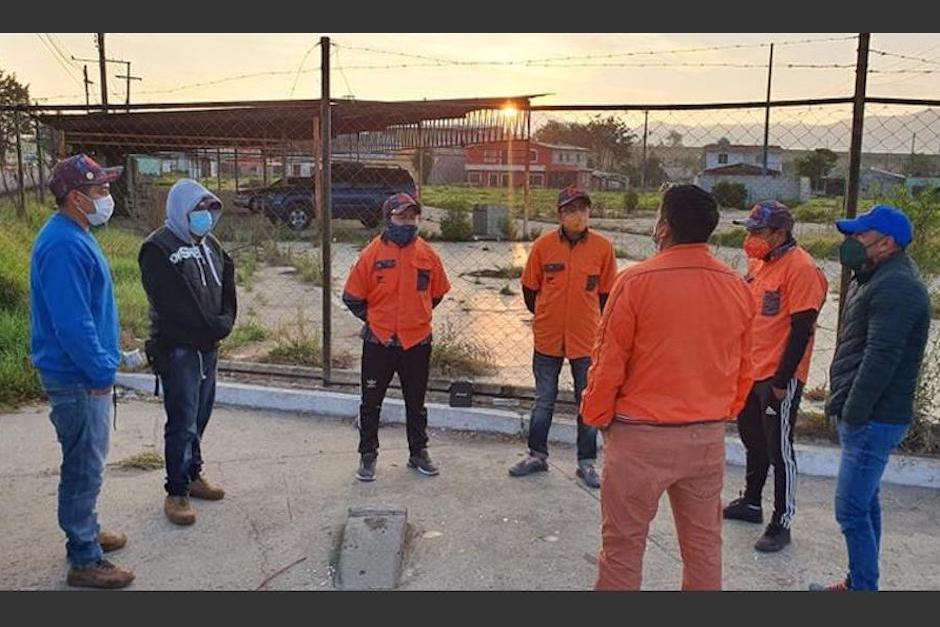 Los religiosos llegan desde las 5:00 de la ma&ntilde;ana para unirse en oraci&oacute;n. (Foto: Stereo100 Noticias)