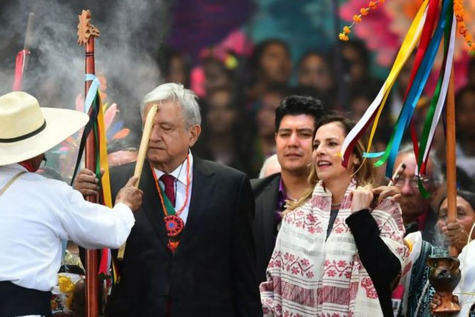 El presidente de M&eacute;xico, Andr&eacute;s Manuel L&oacute;pez Obrador, se hizo presente a la ceremonia de perd&oacute;n en la Pen&iacute;nsula de Yucat&aacute;n. (Foto: AFP)