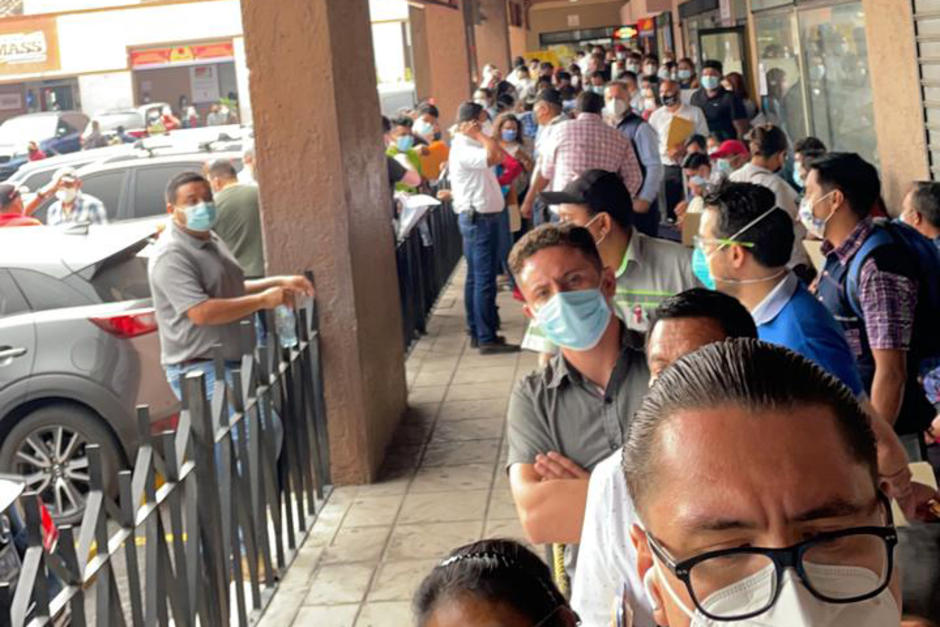 El Centro de Emisi&oacute;n de Pasaportes colaps&oacute; tras dos d&iacute;as de descanso. (Foto: Soy502)